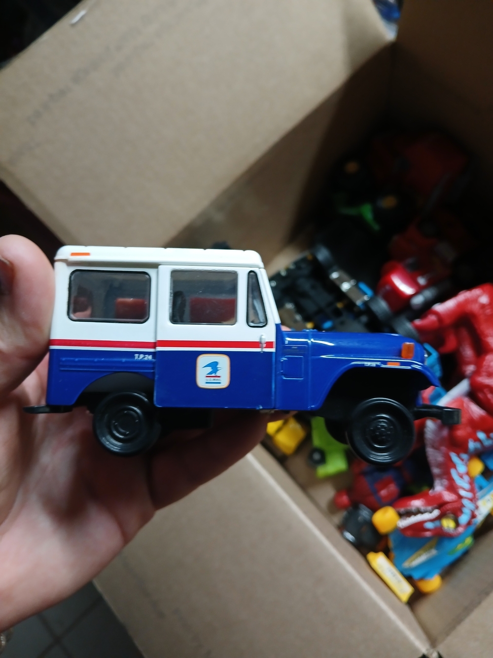 Kinsmart 1971 Jeep DJ-5B die-cast model, featured in blue and white USPS